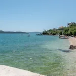 Unique Beachfront With Garden & Grill, Near Apartment