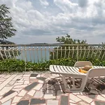 Unique Beachfront With Garden & Grill, Near Apartamento *