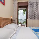 Unique Beachfront With Garden & Grill, Near Apartamento *