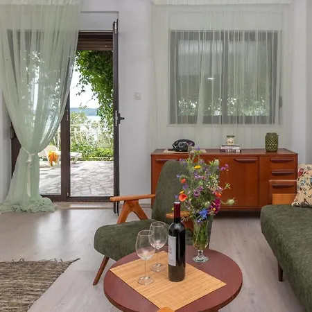 Apartamento Unique Beachfront With Garden & Grill, Near *