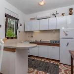 Unique Beachfront With Garden & Grill, Near דירה *